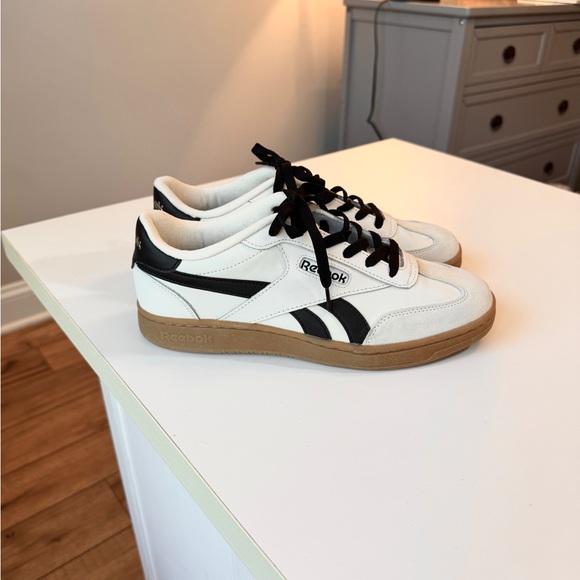 Reebok Classic White Sneakers Gum Sole - Picture 3 of 6